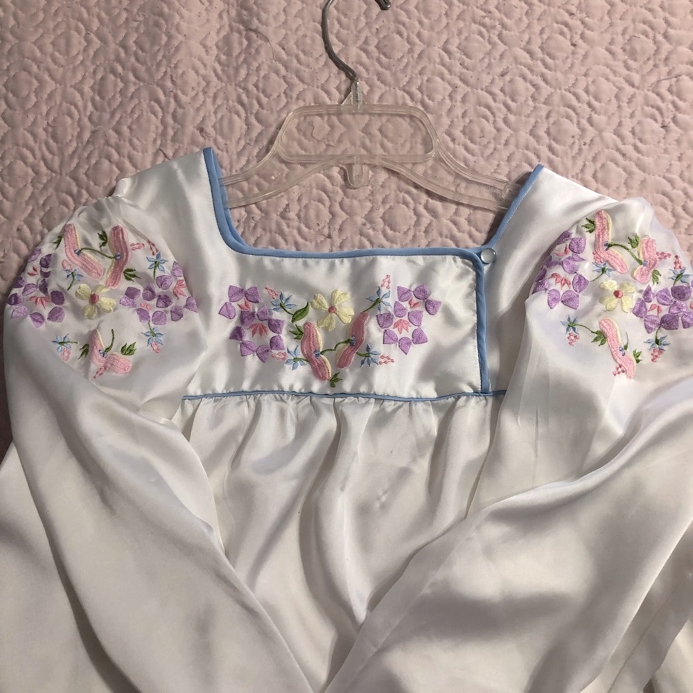Gown/Robe - embroidered, poly satin, Sz S